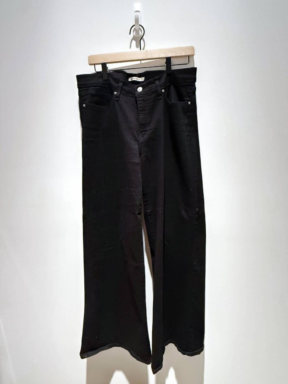 Levi's 318 Shaping Wide Leg Jeans Black Size 32